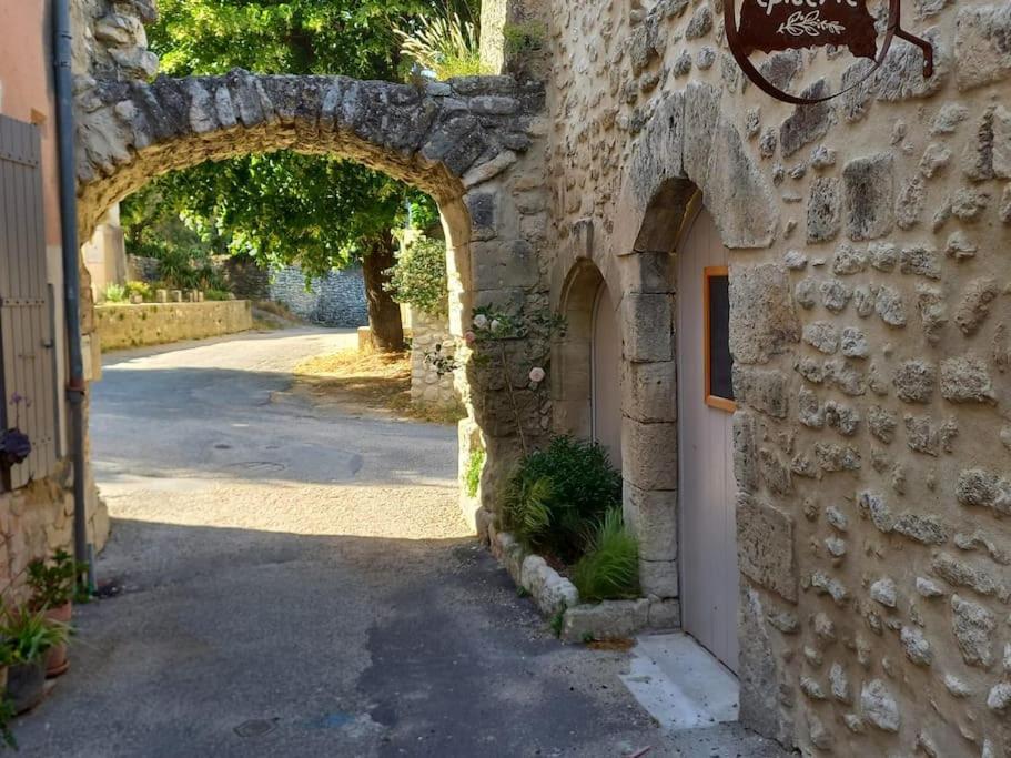 Le Clos Du Rempart - 2 A 4 Pers. Saint-Restitut Exteriör bild