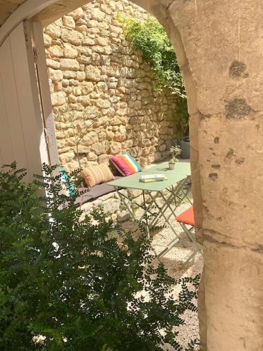 Le Clos Du Rempart - 2 A 4 Pers. Saint-Restitut Exteriör bild